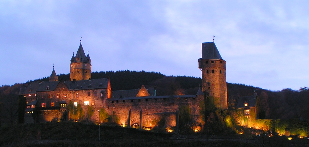 Burg Altena zur blauen Stunde