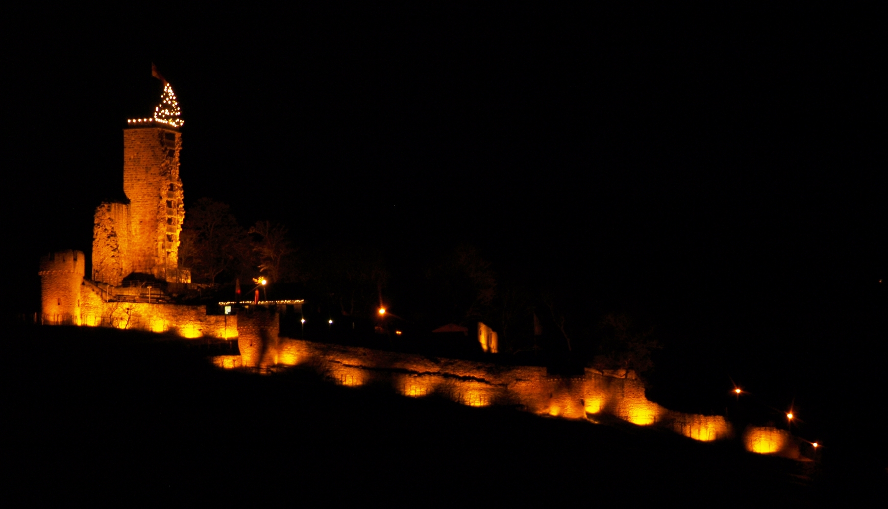 Burg bei Nacht