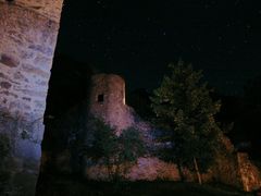 Burg bei Nacht