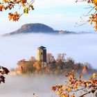 Burg Beilstein und Forstberg im Nebel