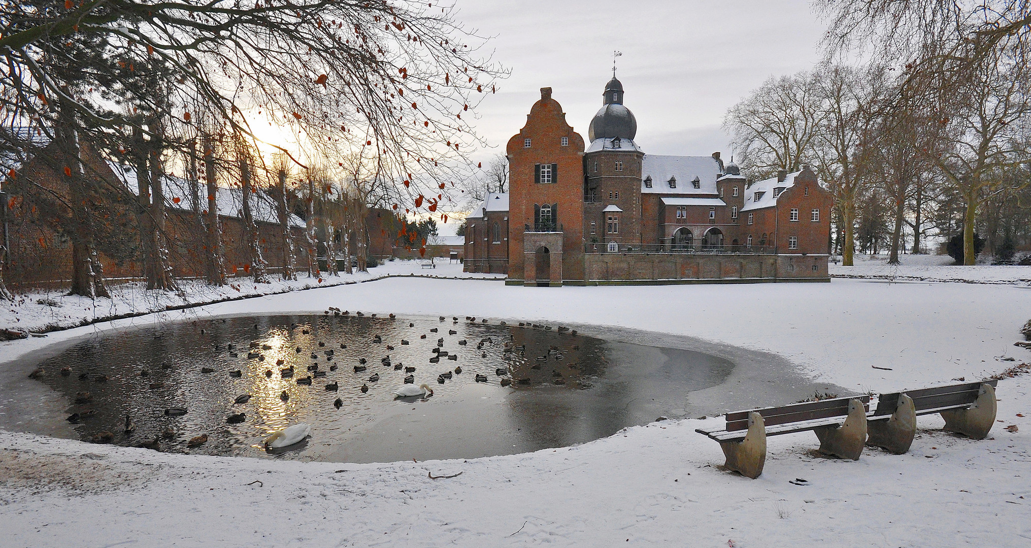 Burg Bergerhausen - ein Idyll in Eisstarre.