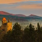 Burg Berwartstein vor Sonnenaufgang