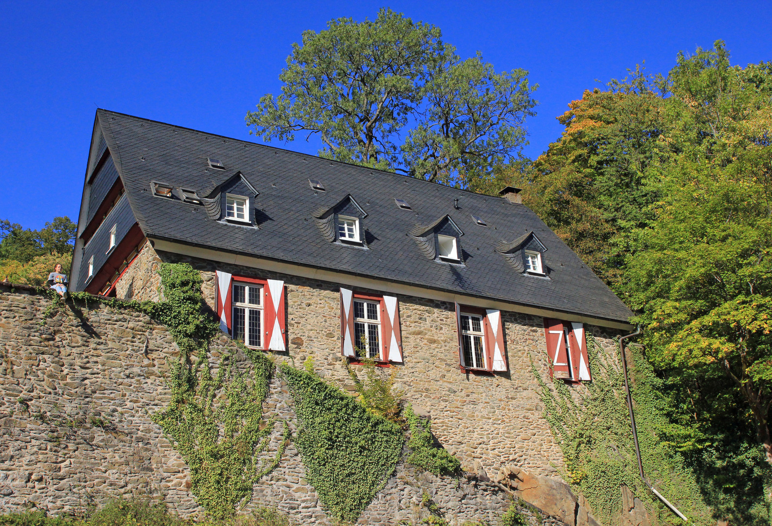 Burg Bilstein mit Burgfräulein in Lennestadt-Bilstein