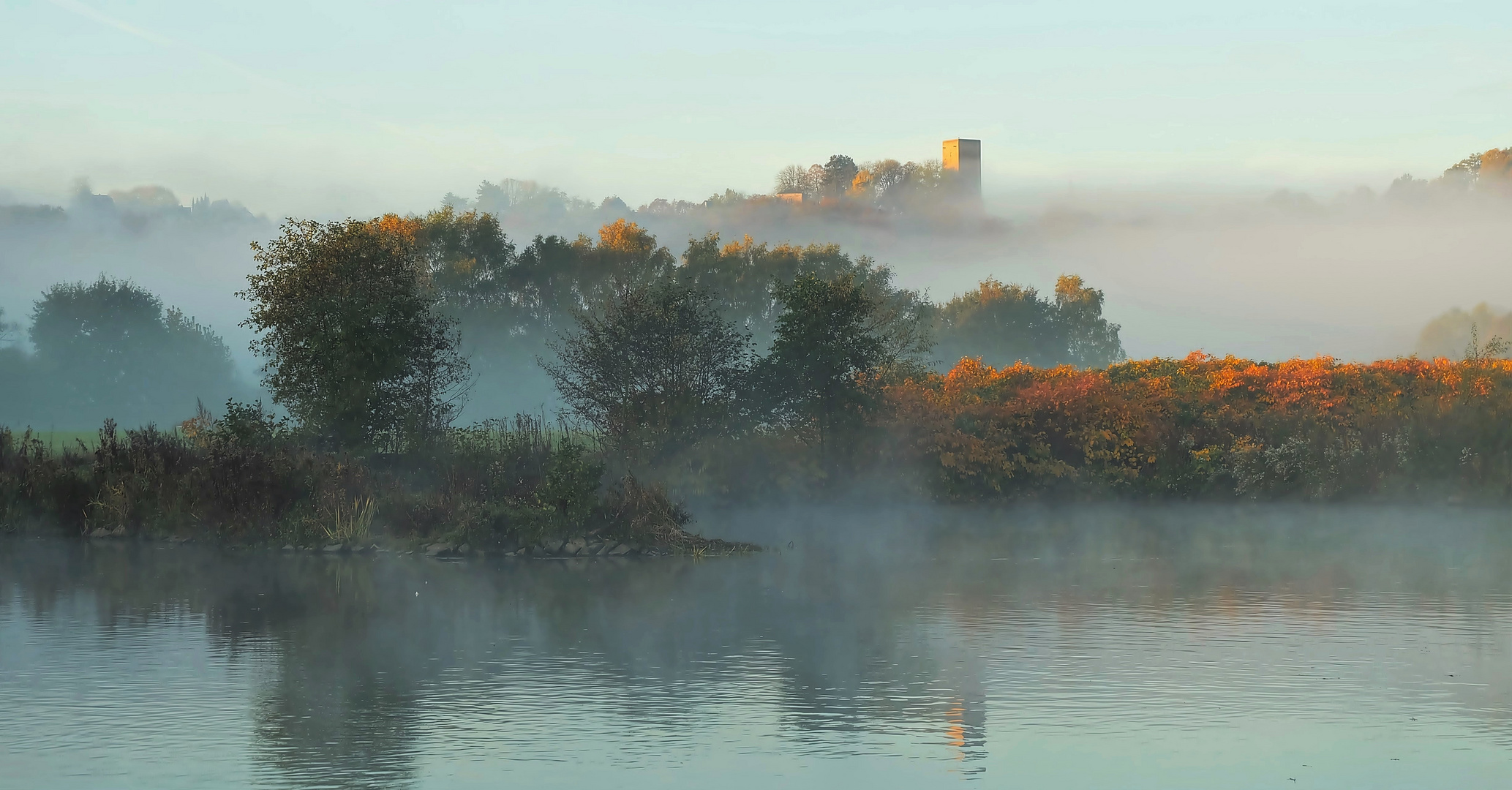 Burg Blankenstein im Nebel