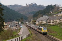 Burg Bourscheid von Michelau aus gesehen