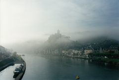 Burg Cochem im Oktobernebel