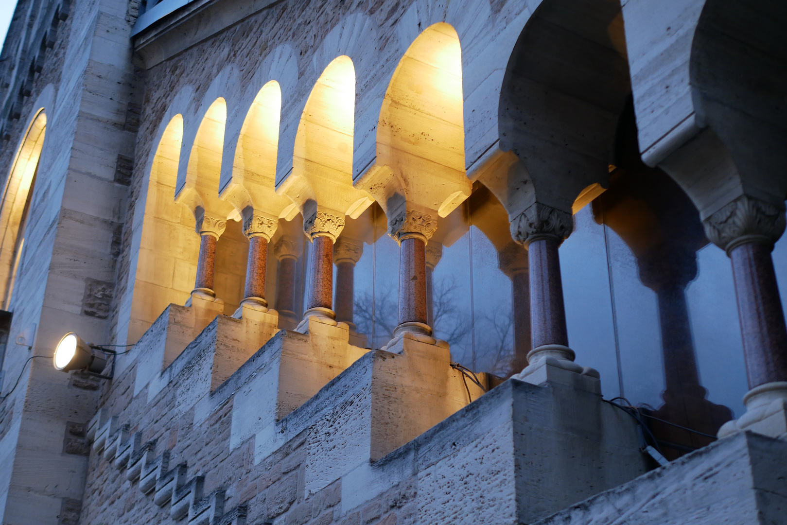 Burg Dankwarderode, dankenswerterweise beleuchtet.