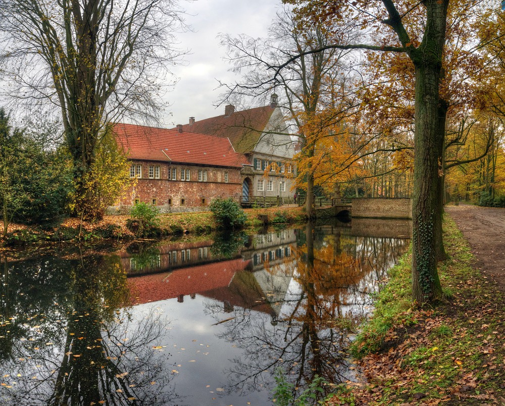 Burg Dinklage im Herbst