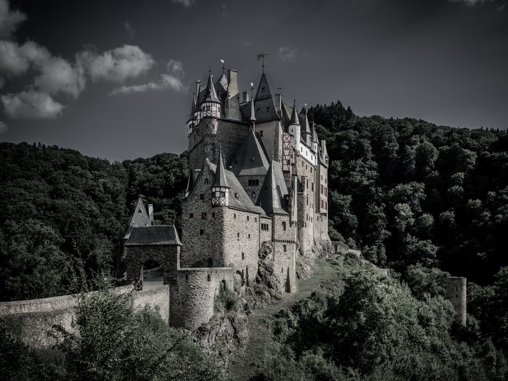 Burg Eltz (4) - dark