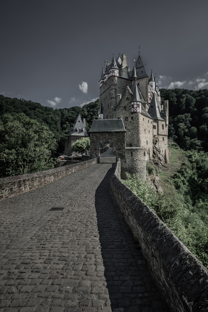 Burg Eltz 73 - dark