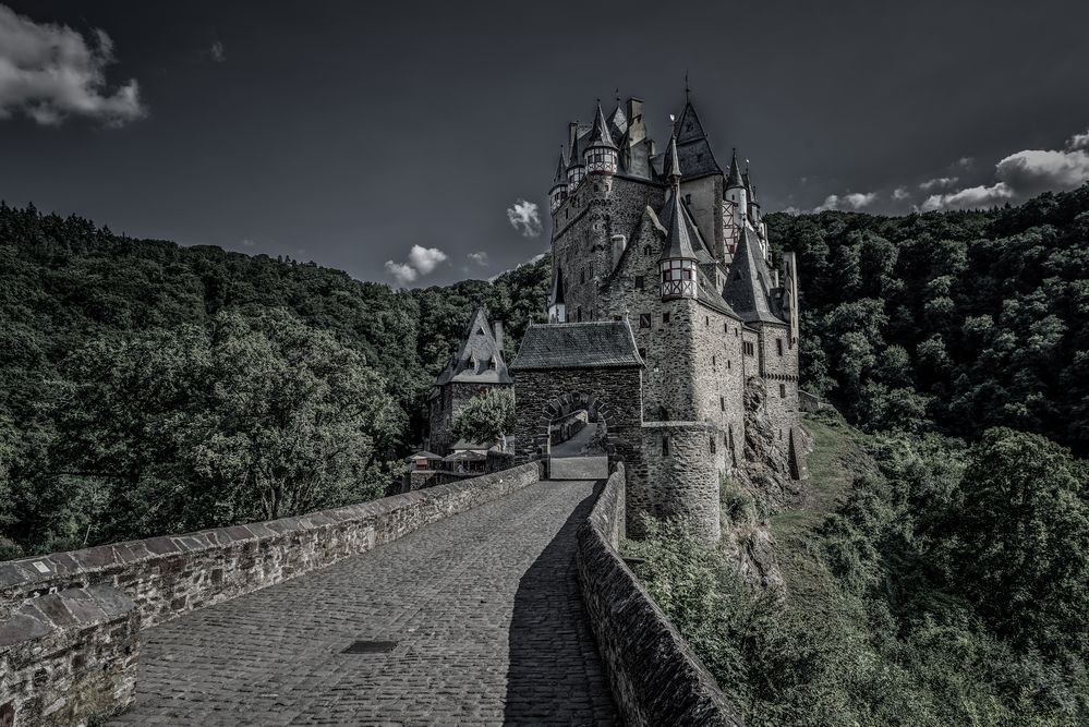 Burg Eltz 79 - dark