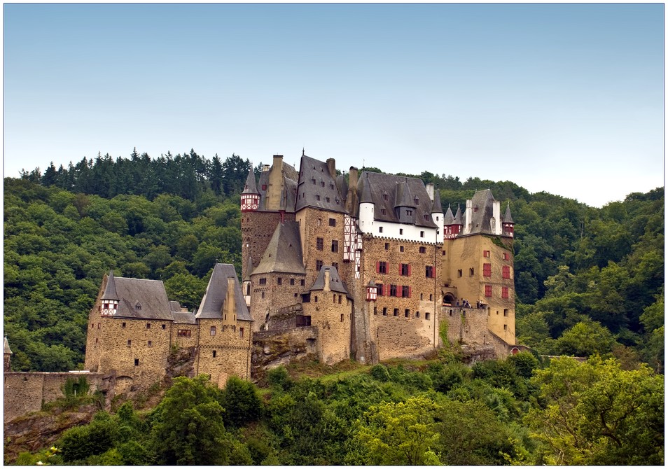 Burg Eltz ...