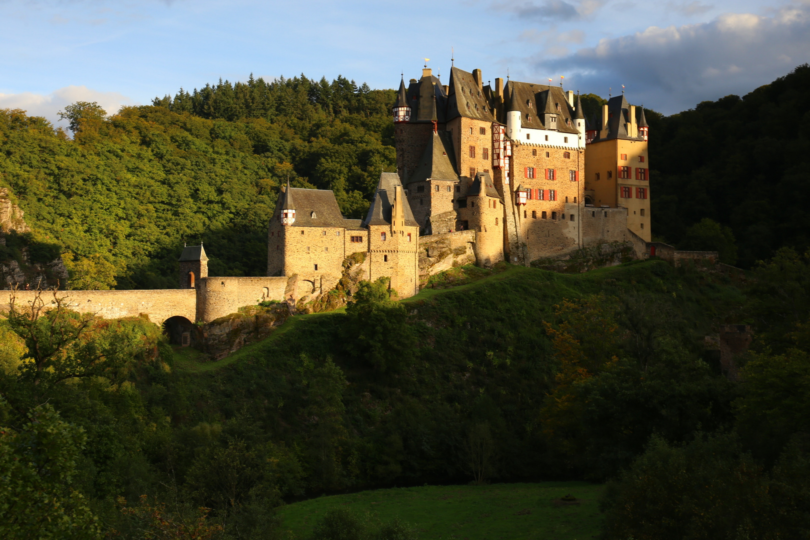 Burg Eltz am Abend