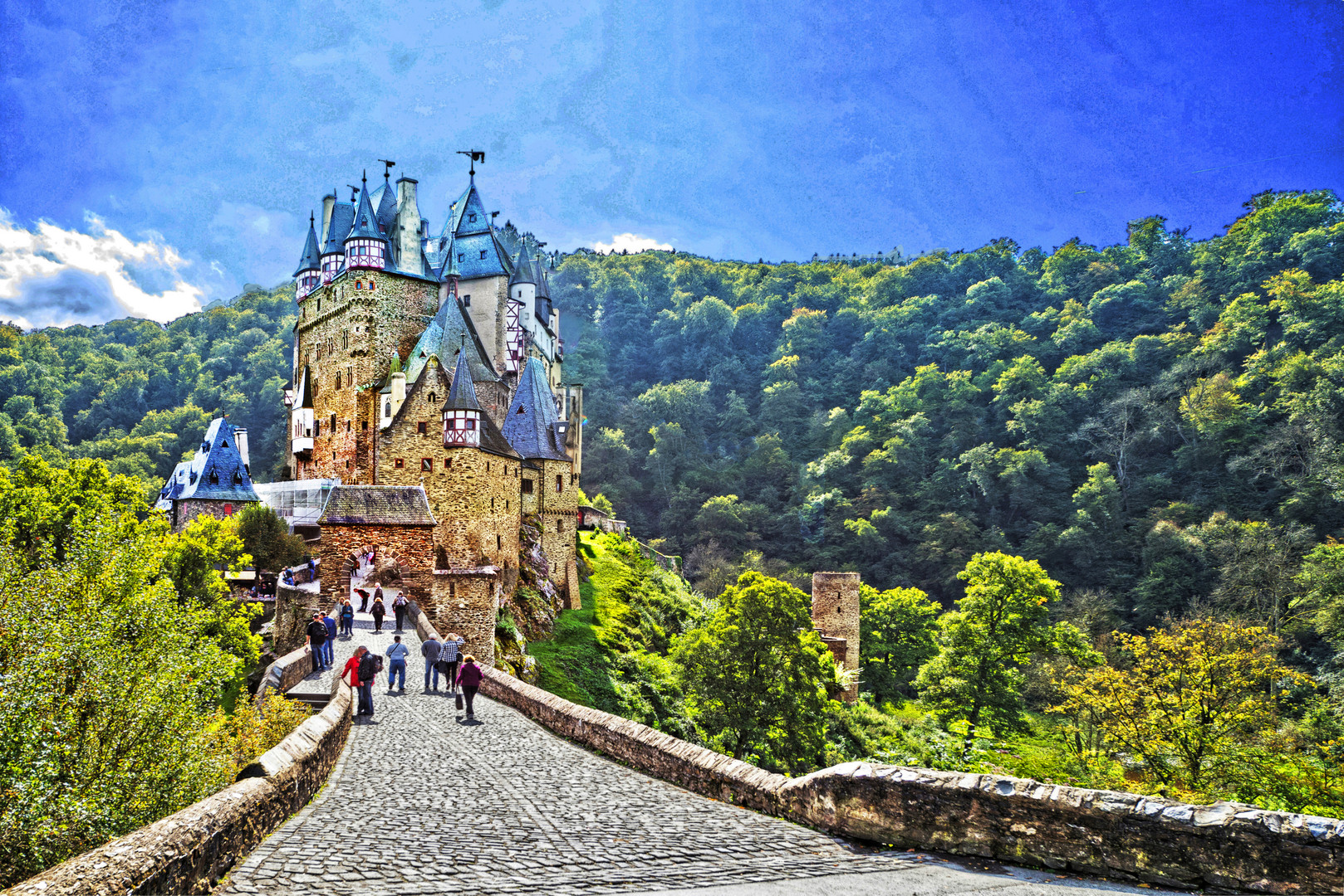 Burg Eltz am frühen Nachmittag