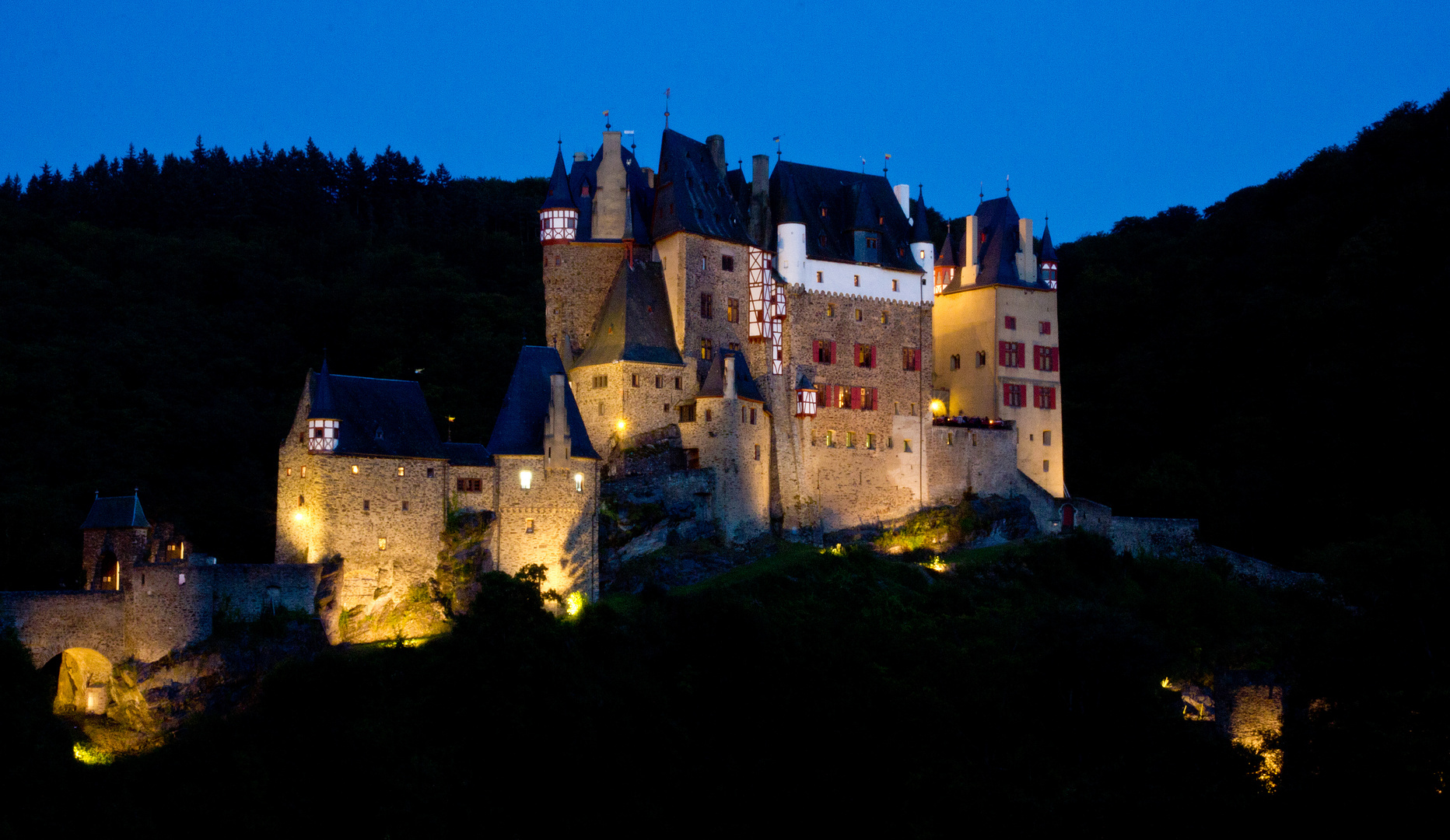 Burg Eltz bei Nacht