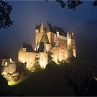 Burg Eltz bei Nacht und Nebel