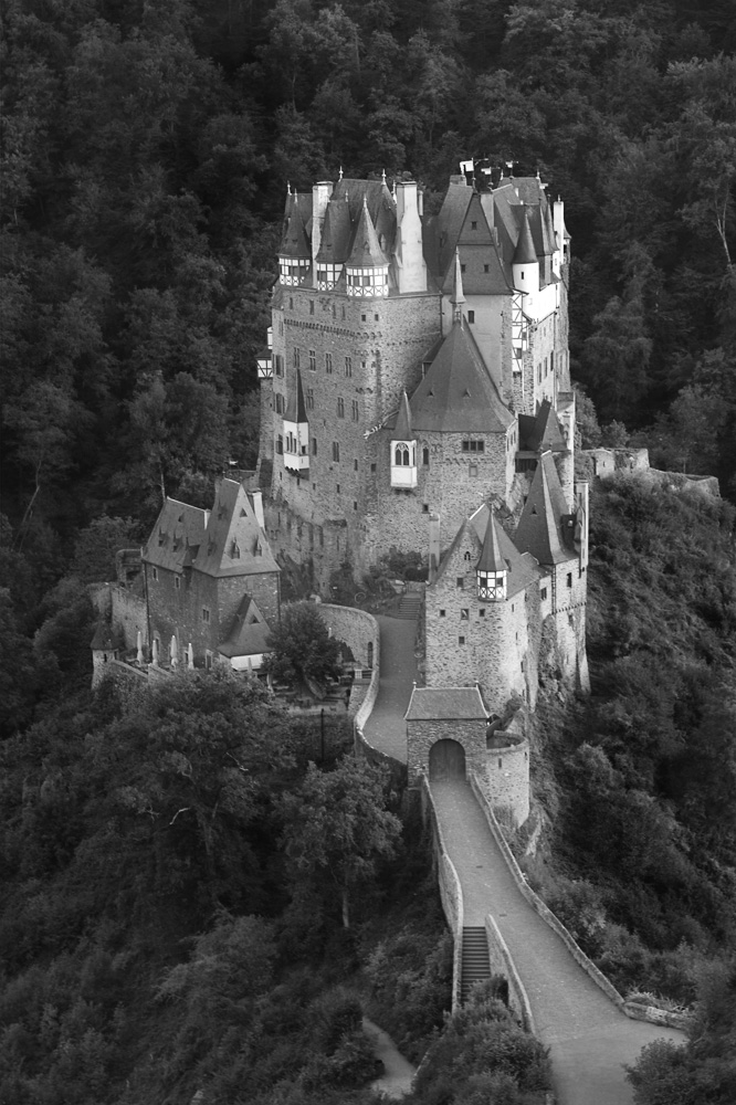 Burg Eltz (Black & White)