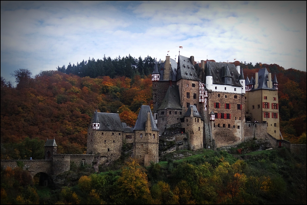 - Burg Eltz -