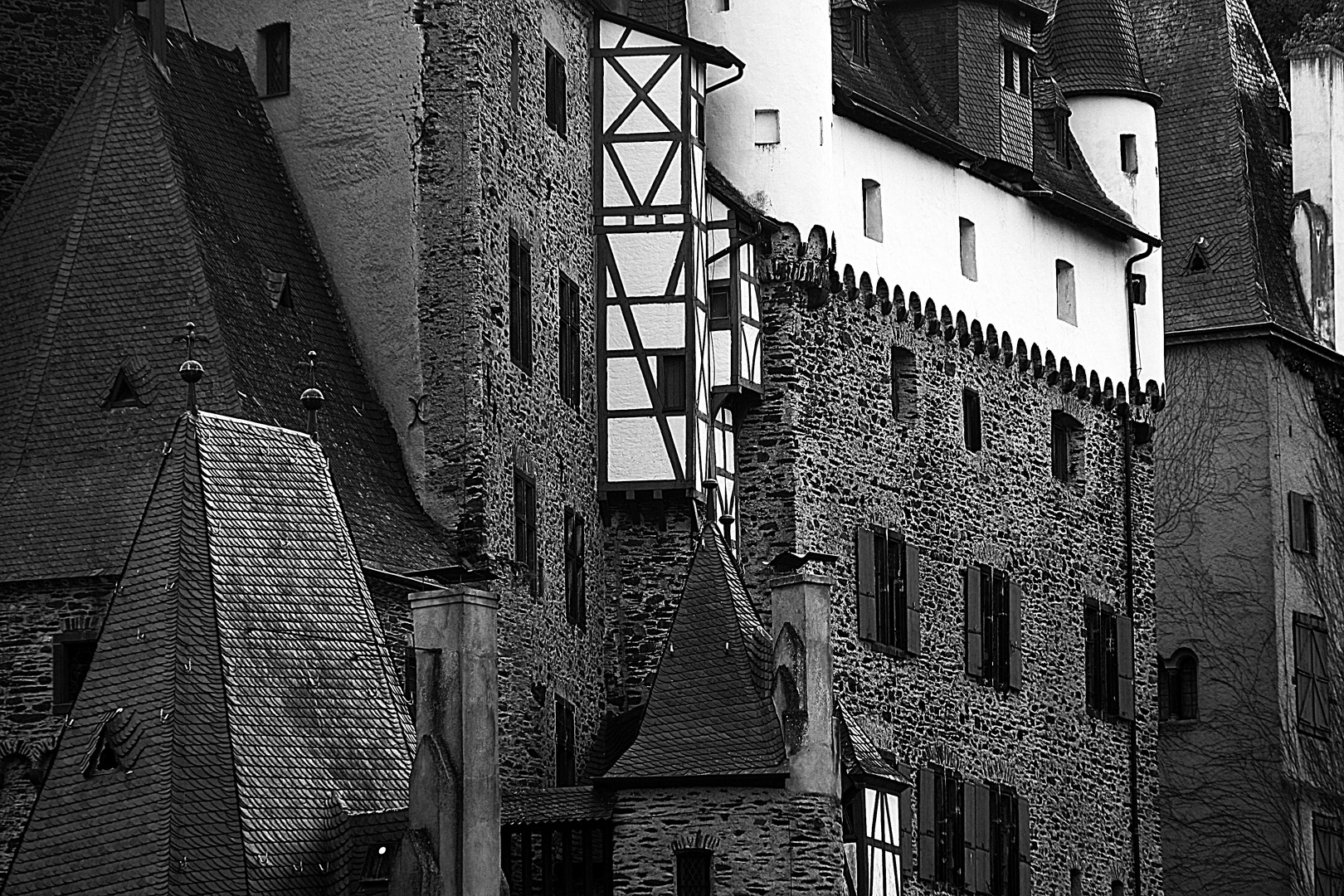 Burg Eltz - Detail der Westfront