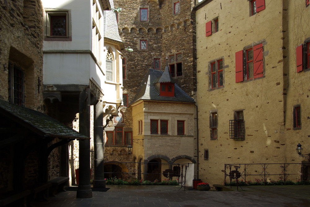 Burg Eltz / Eifel (Innenhof)