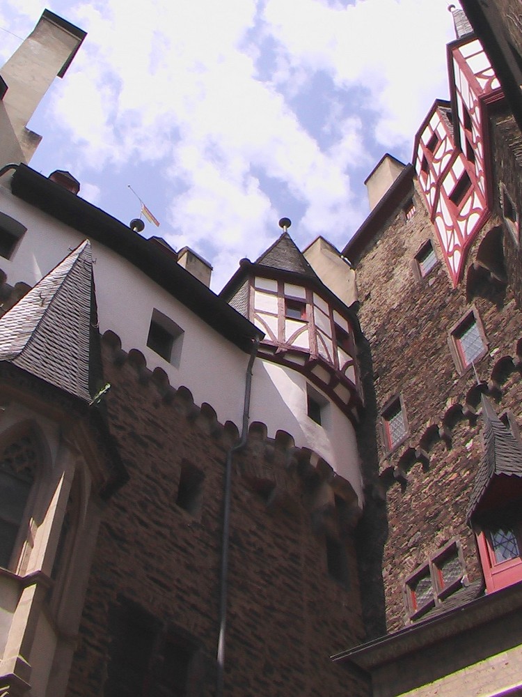 Burg Eltz - Eine Ganerbenburg