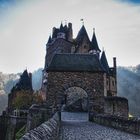 Burg Eltz gegen Mittag