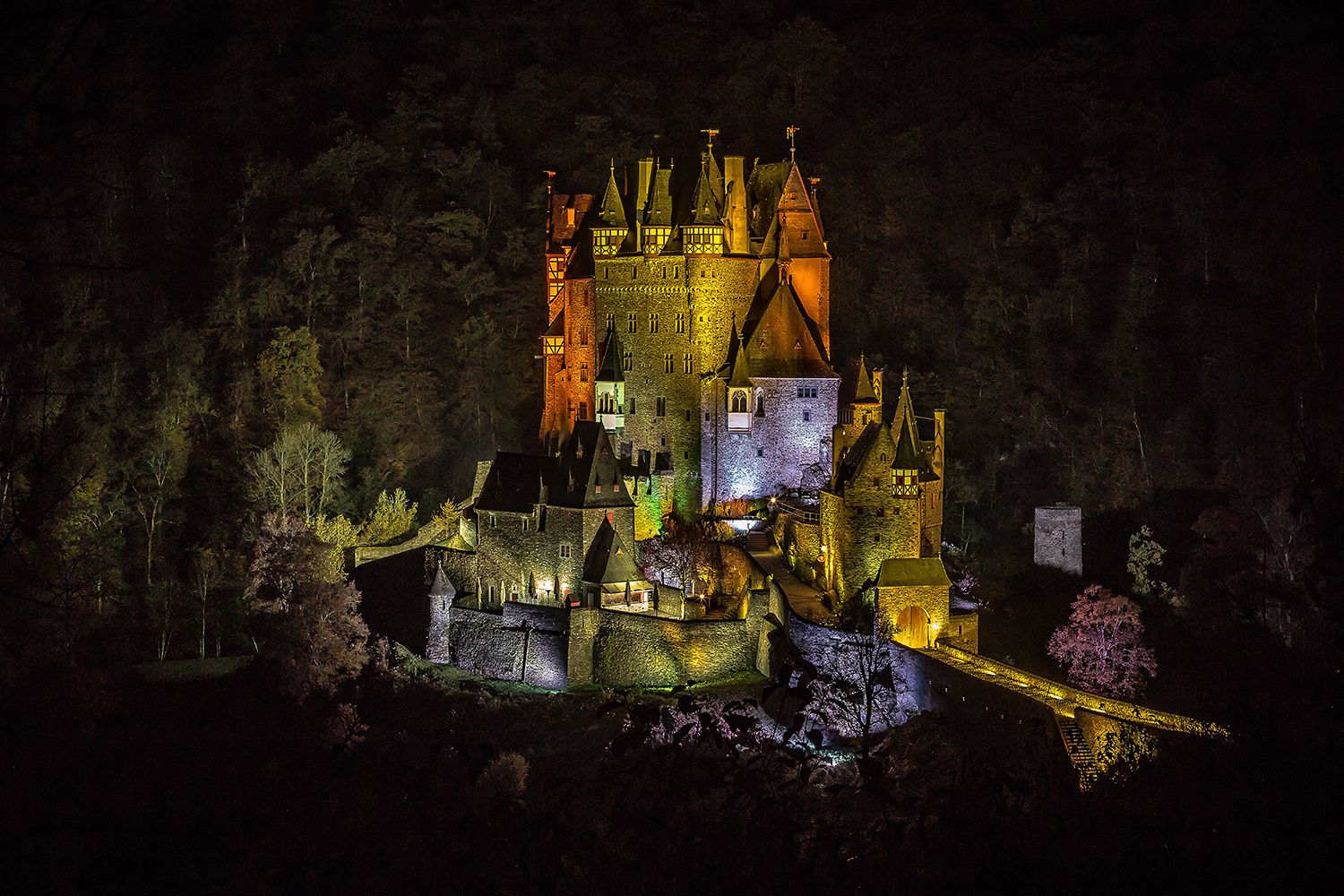 Burg Eltz - illuminiert (1)