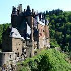 Burg Eltz im Eltztal bei Wierschem (RhlPf)