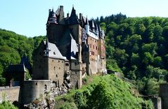 Burg Eltz im Eltztal bei Wierschem (RhlPf)