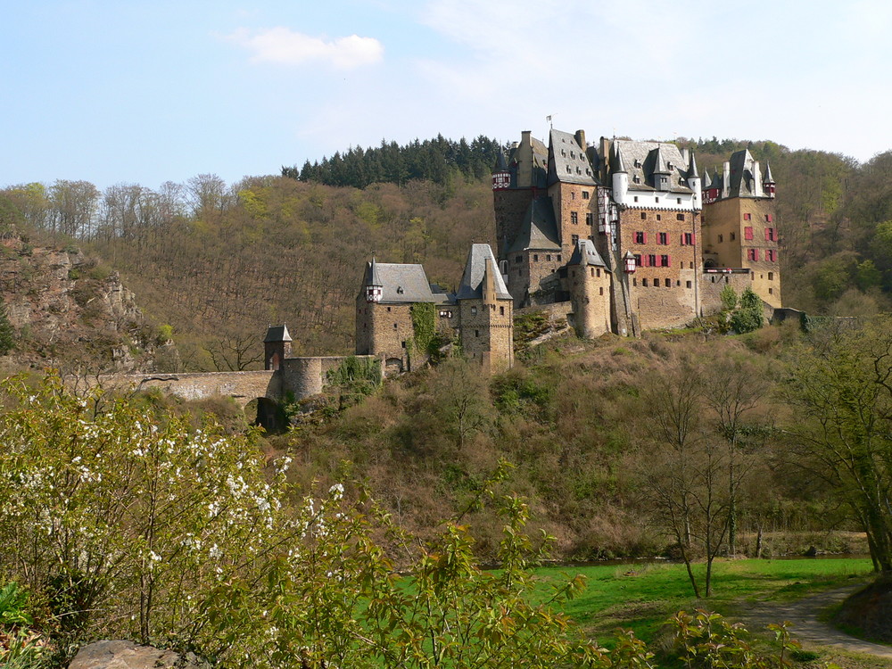 Burg Eltz im Frühling