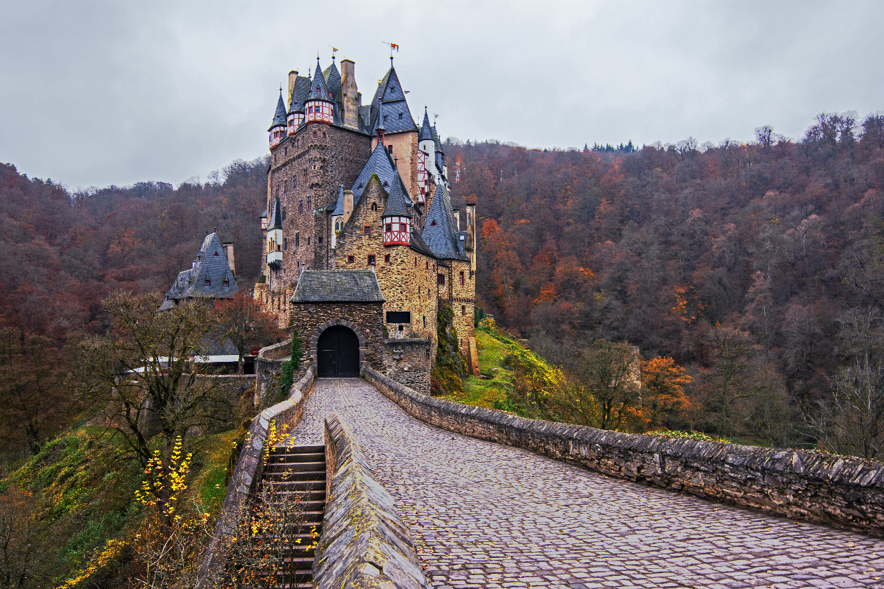 Burg Eltz im Herbst