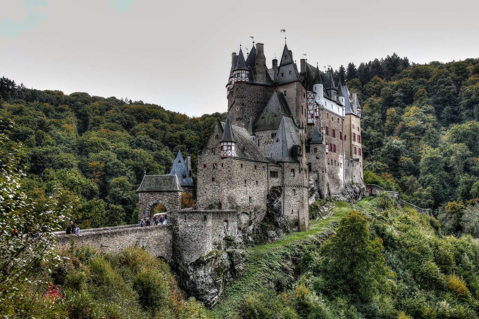 Burg Eltz im Herbst (1)