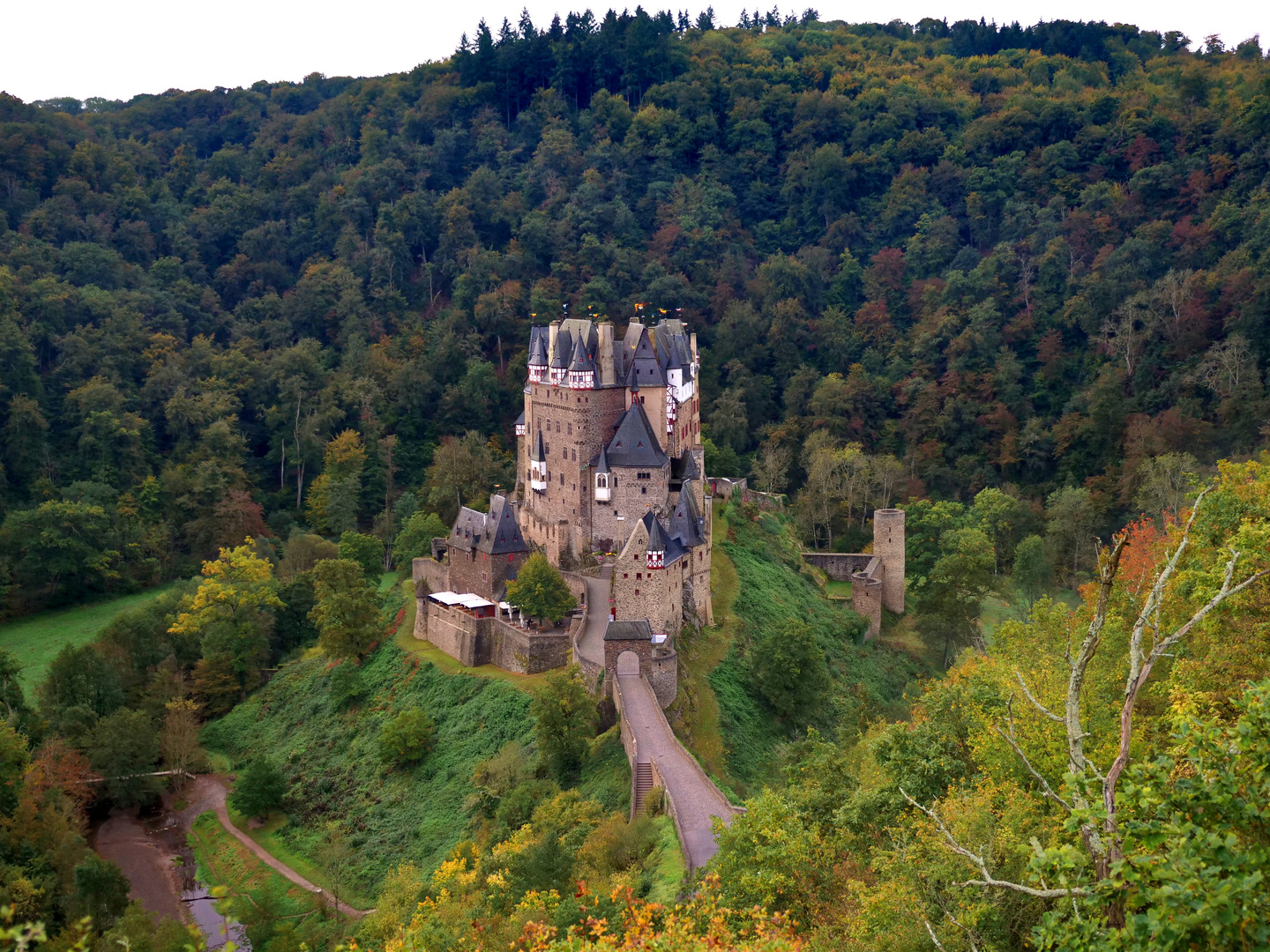 Burg Eltz im Herbst 2023 - 2