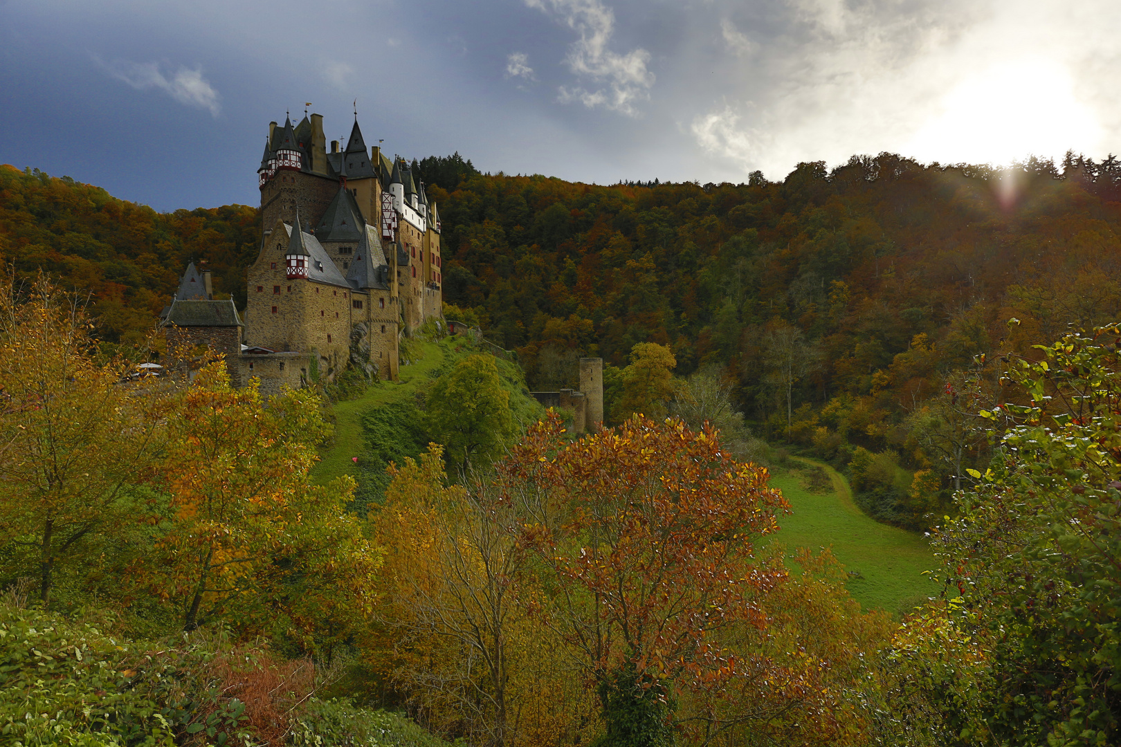 Burg Eltz im Herbst