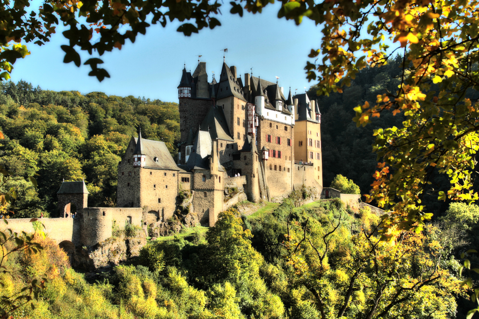 Burg Eltz im Herbst