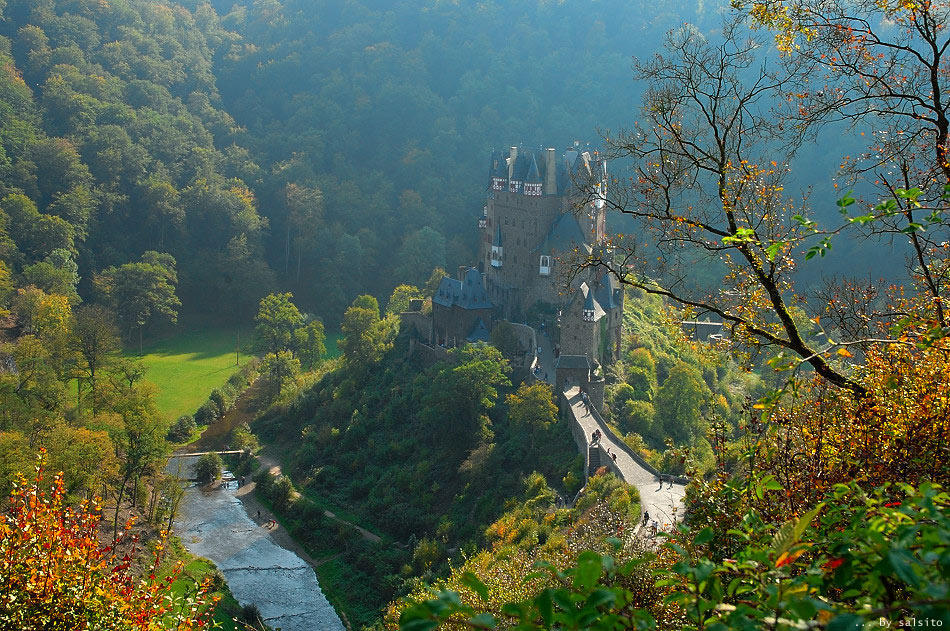 Burg Eltz im Herbst