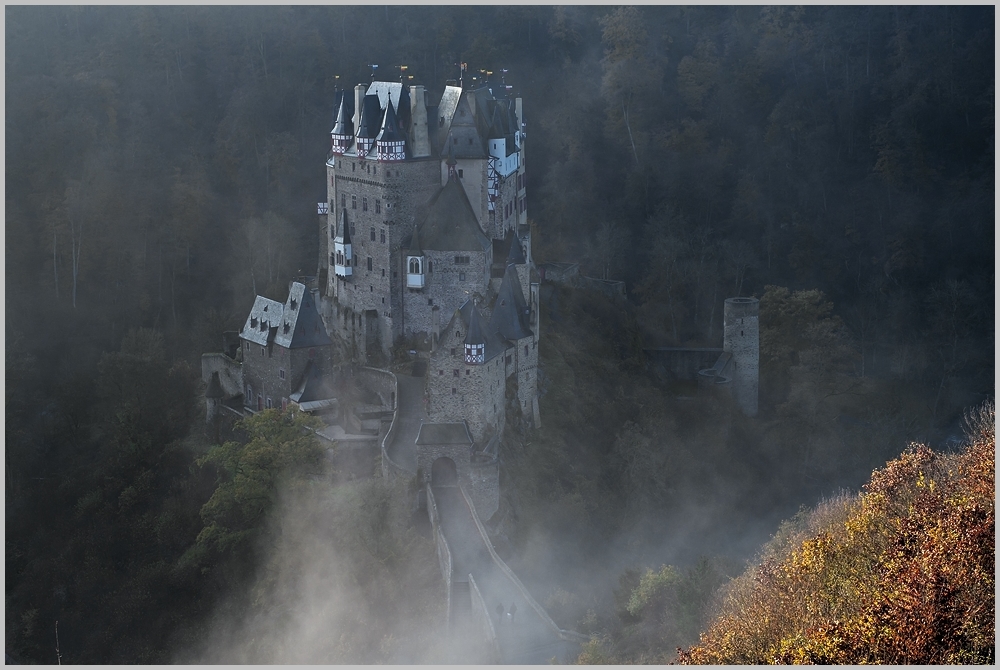 Burg Eltz im Herbst