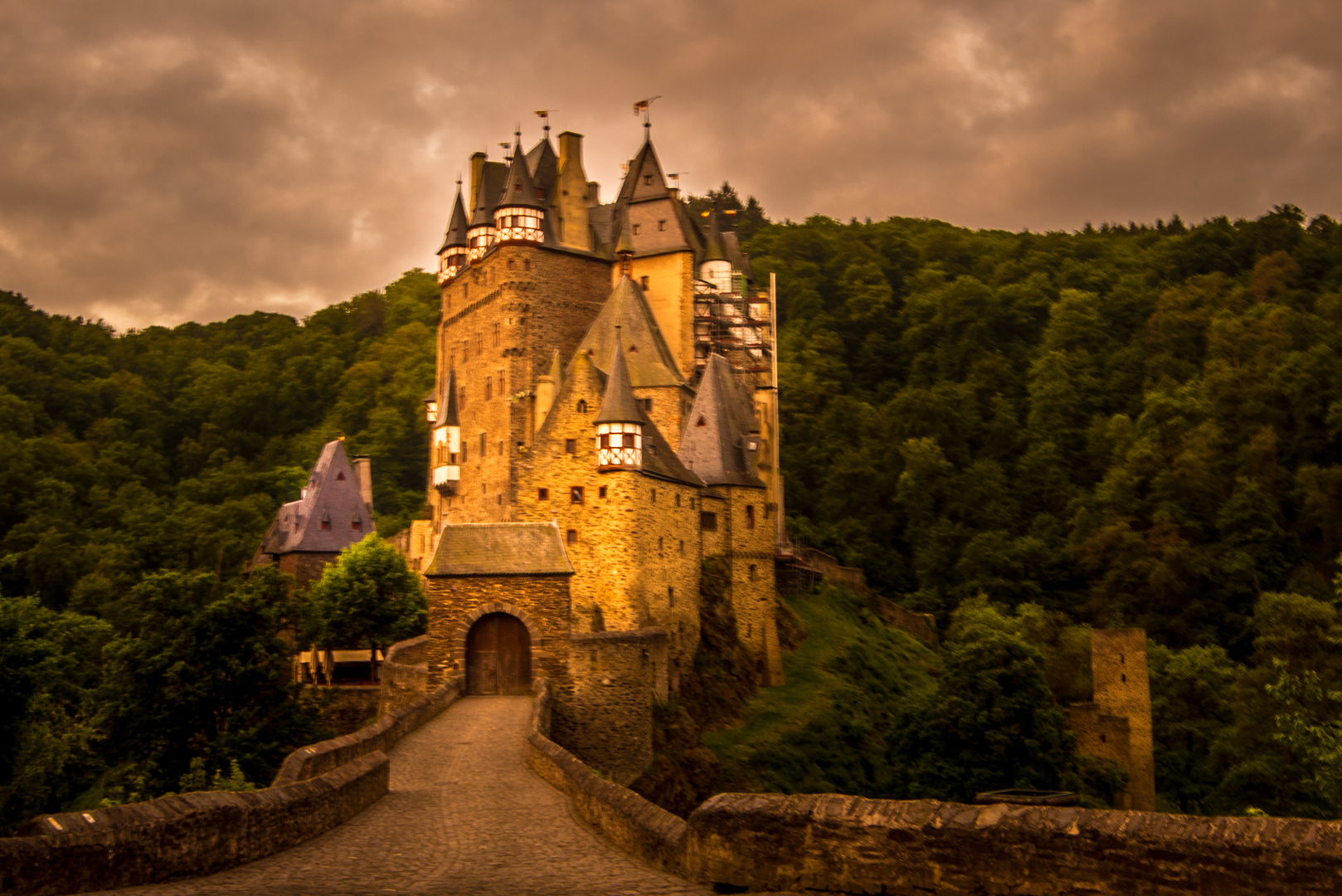 Burg Eltz im Morgengrauen (1 von 1)