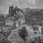 Burg Eltz im Nebel