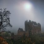 Burg Eltz im Nebel