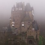 Burg Eltz im Nebel Vol.2