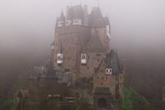 Burg Eltz im Nebel Vol.2