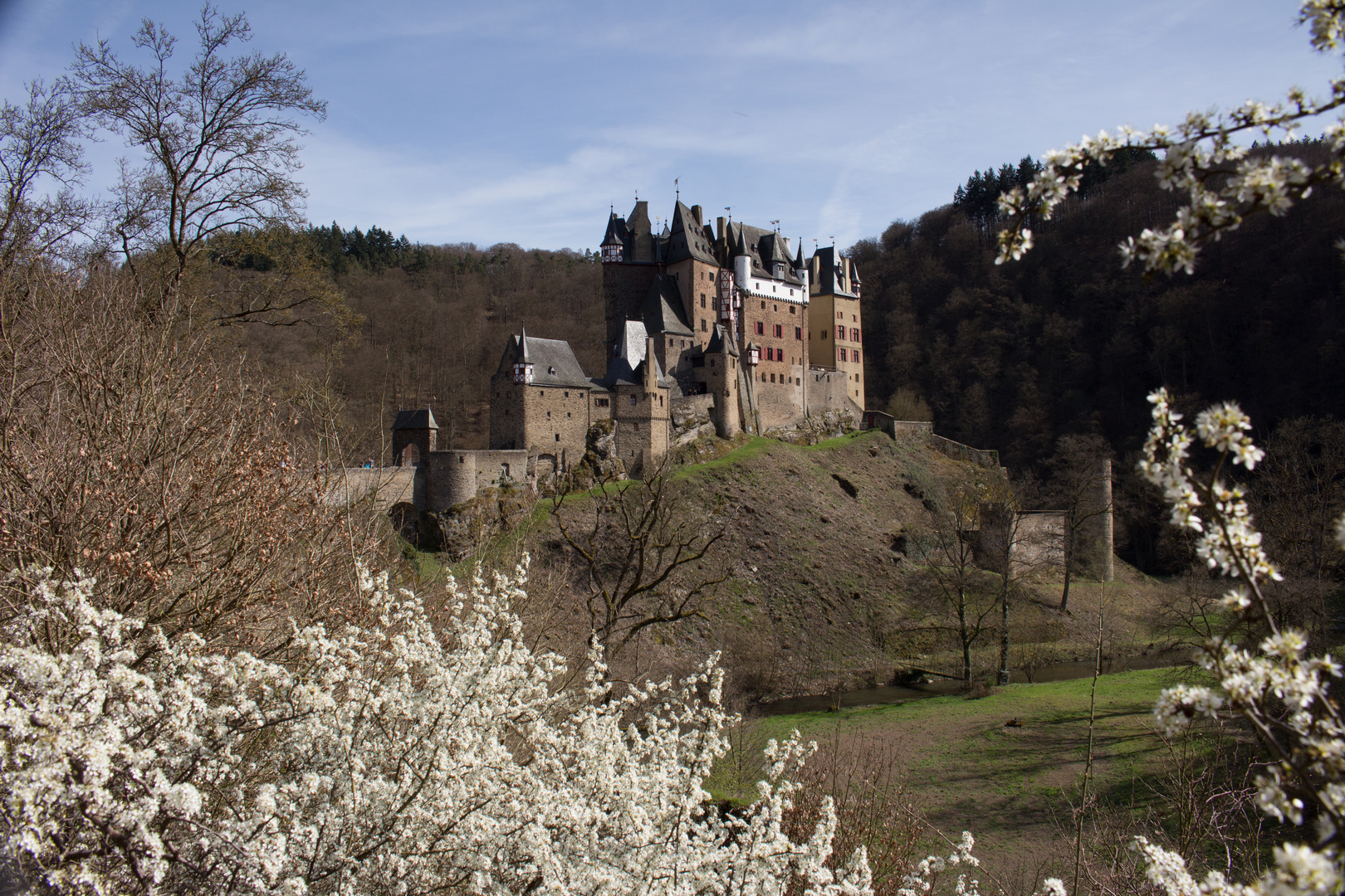 Burg Eltz im Sonnenschein