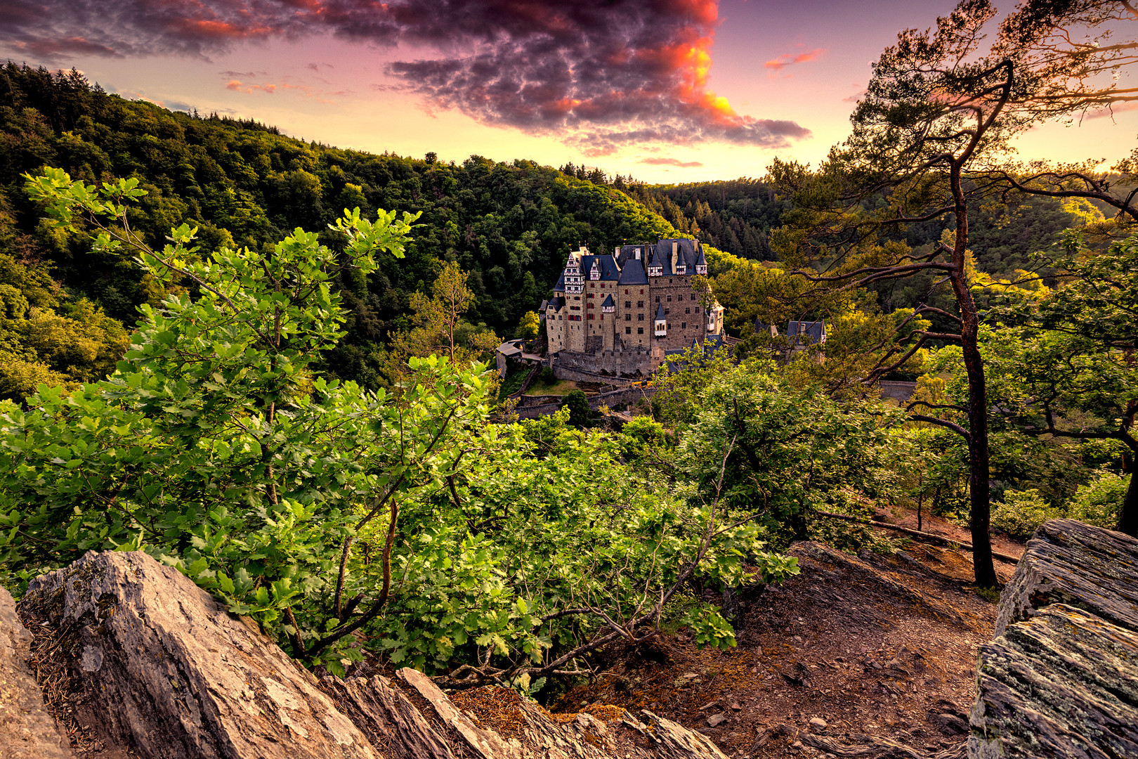 Burg Eltz im Sonnenuntergang