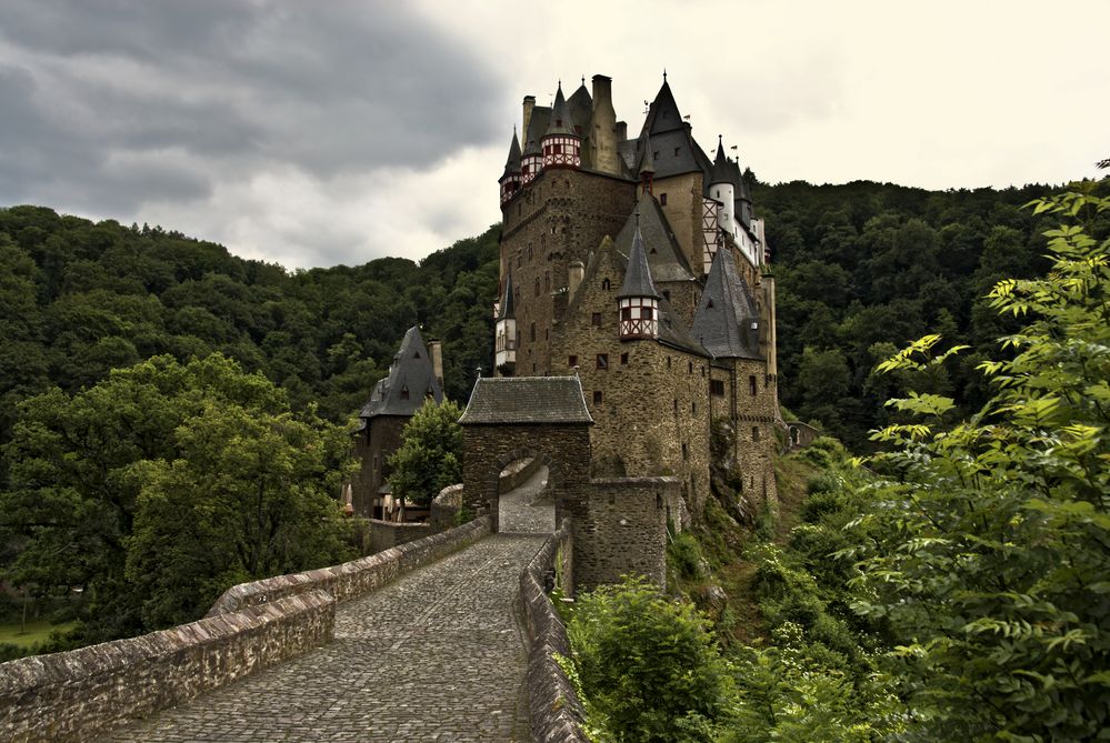 Burg Eltz in Rheinland-Pfalz von J. Simon 