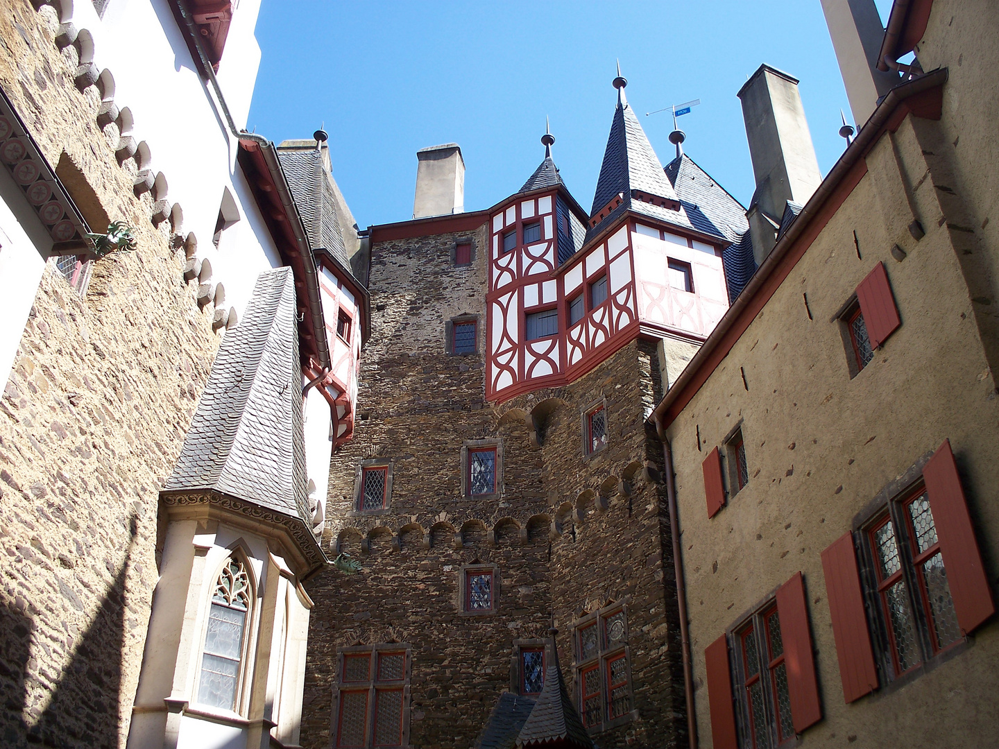 Burg Eltz Innenhof