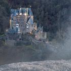 Burg Eltz Nebel