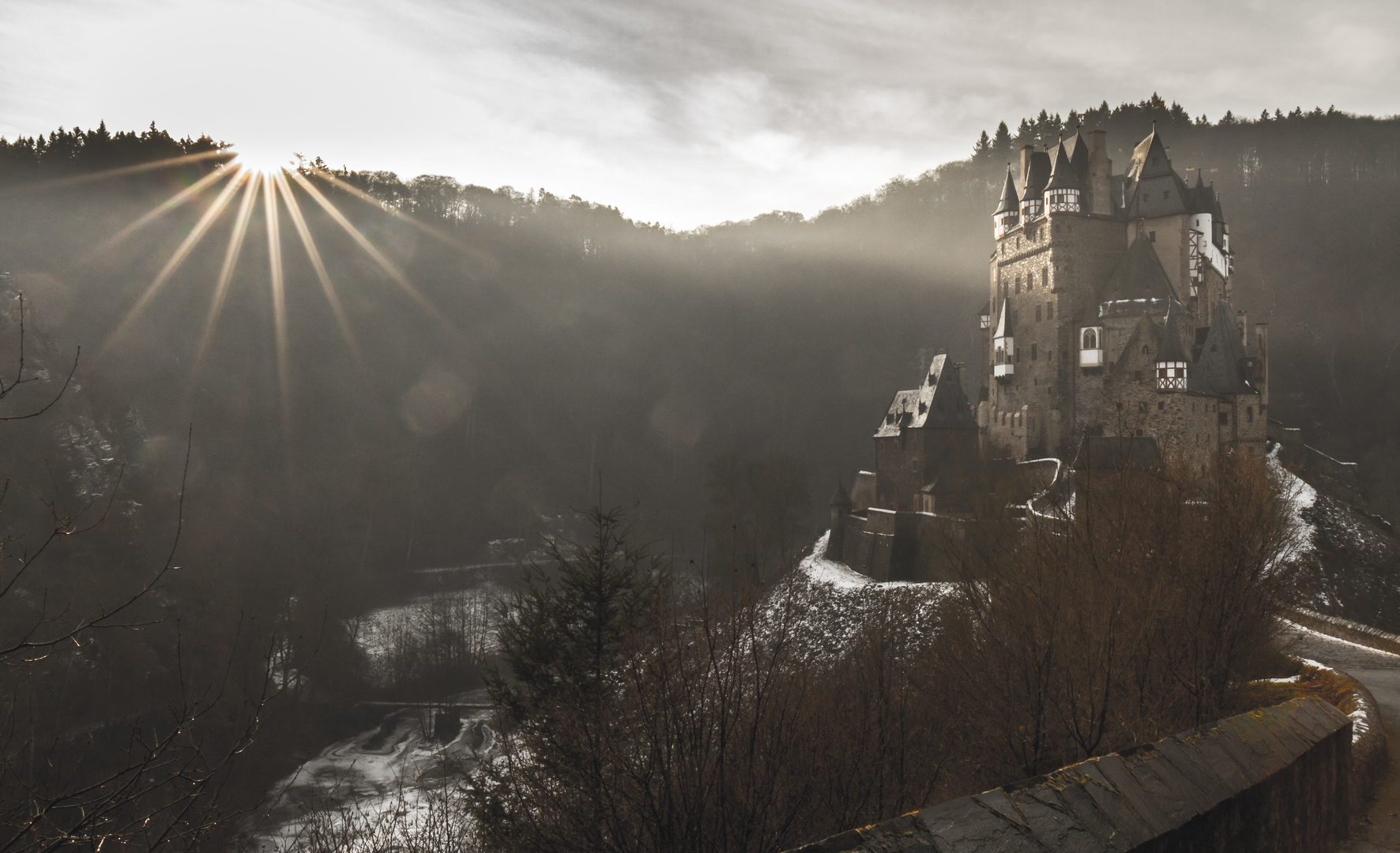Burg Eltz Sonnenaufgang