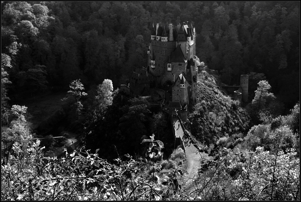 Burg Eltz -sw-