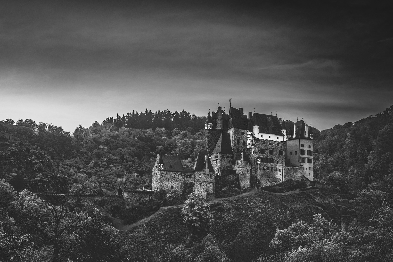 Burg Eltz SW